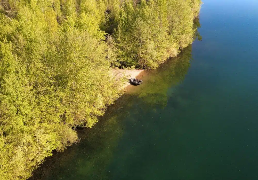 Poste 1 pêche carpe Fabulac, vue générale du poste depuis la berge