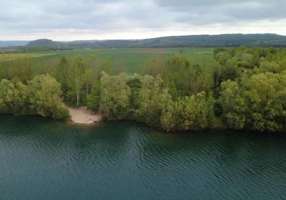 Poste 4 pêche carpe Fabulac, vue sur les herbiers et fosses